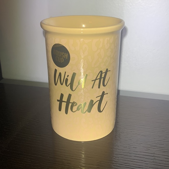 Ceramic Makeup Brush Holder Storage with Cute Saying “Wild at Heart” - Picture 2 of 4